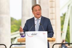 CT5B9865-866x1200-Px